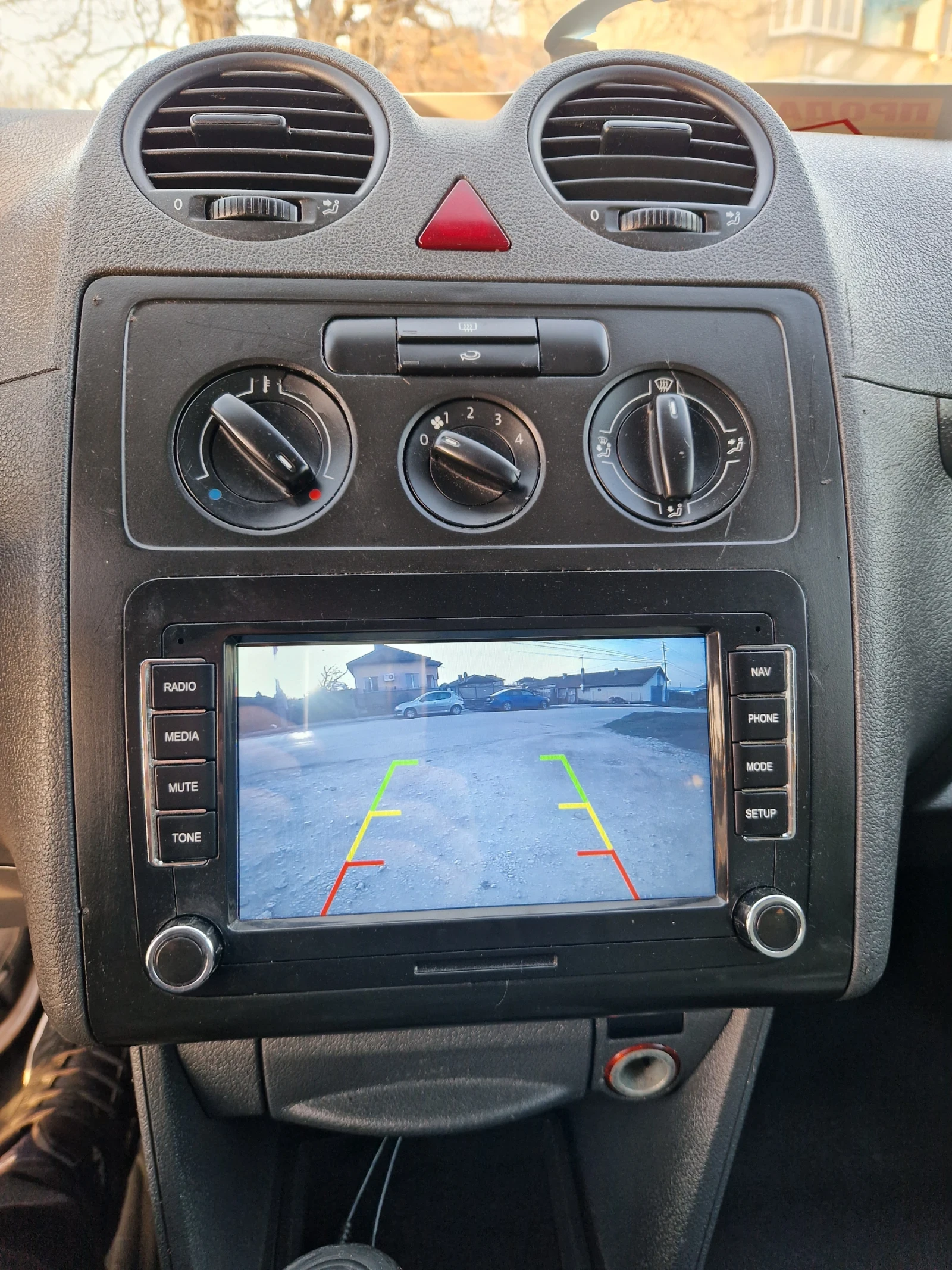 VW Caddy 1.6 TDI, снимка 10 - Автомобили и джипове - 53992939