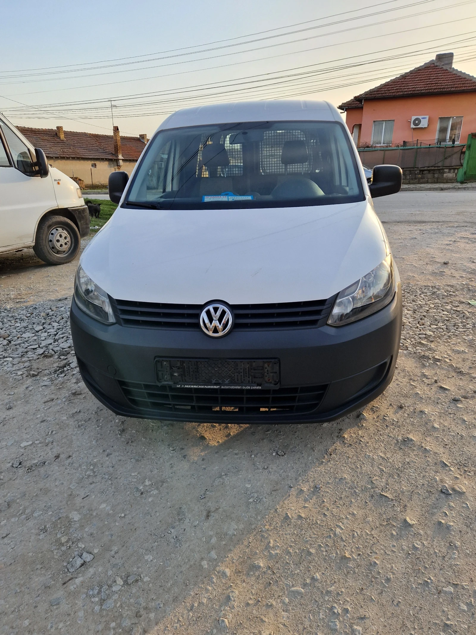 VW Caddy 1.6 TDI, снимка 2 - Автомобили и джипове - 53992939