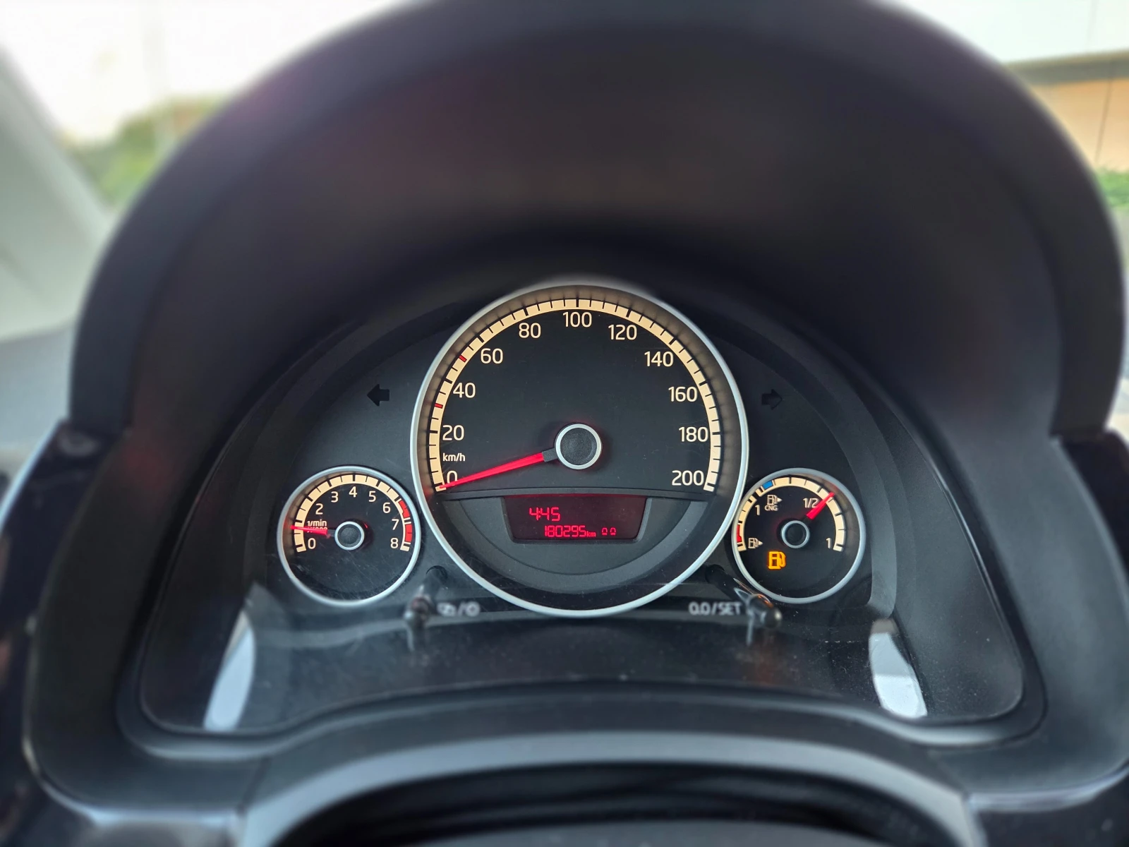 VW Up 1.0i ECO ОТЛИЧЕН, снимка 13 - Автомобили и джипове - 54143019