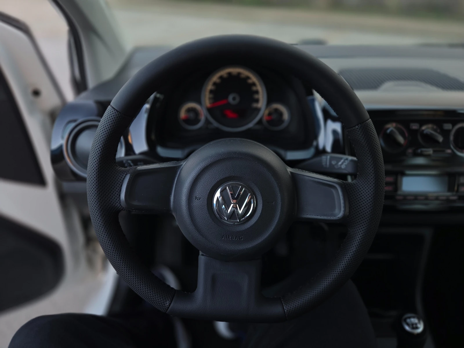 VW Up 1.0i ECO ОТЛИЧЕН, снимка 11 - Автомобили и джипове - 54143019