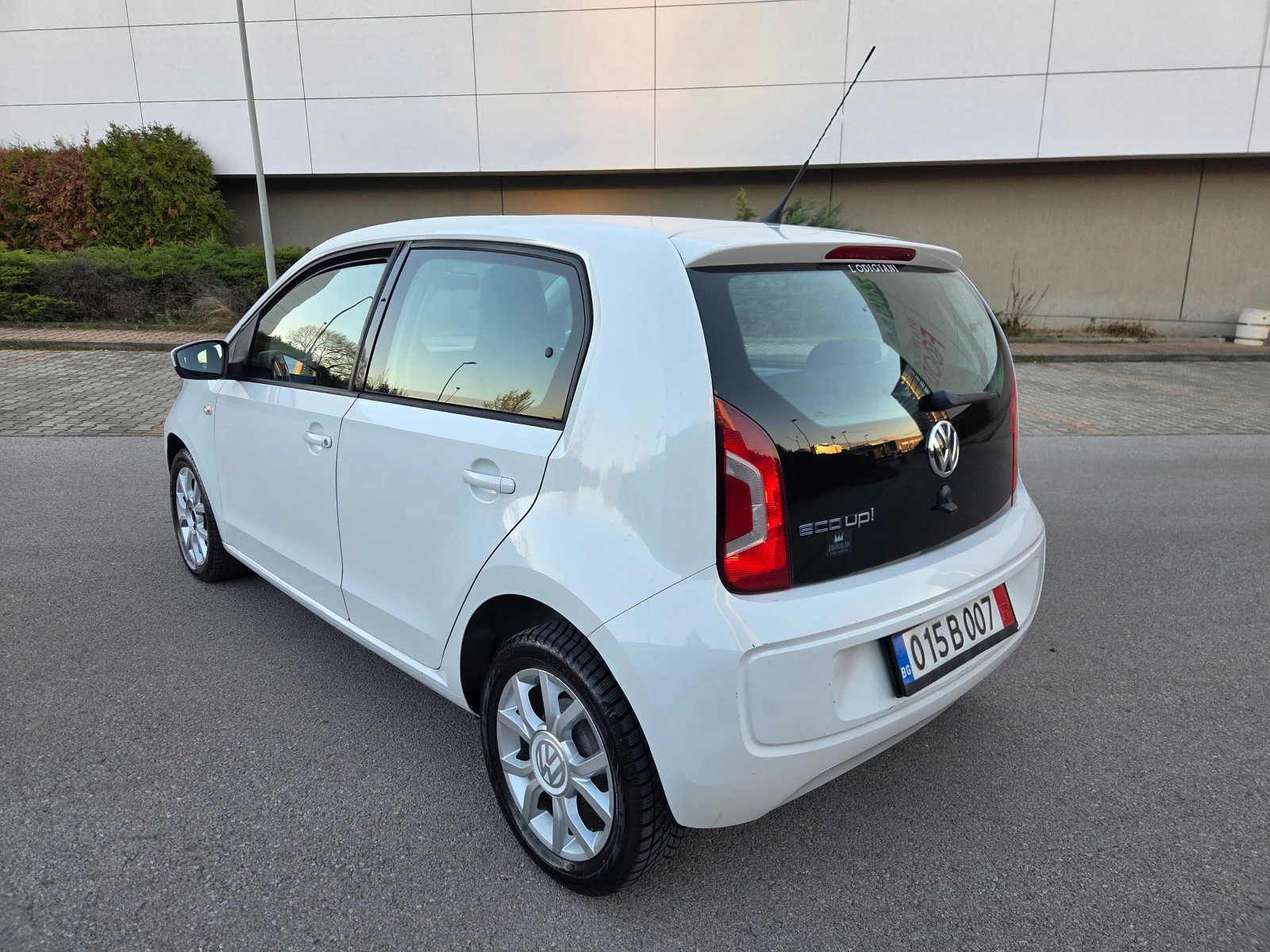 VW Up 1.0i ECO ОТЛИЧЕН, снимка 4 - Автомобили и джипове - 54143019