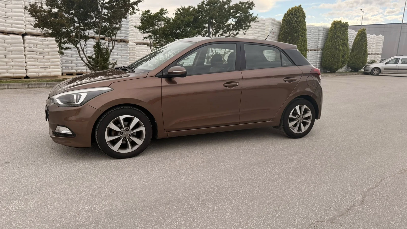 Hyundai I20 1, 2 бензин ЕВРО6, снимка 5 - Автомобили и джипове - 54542704