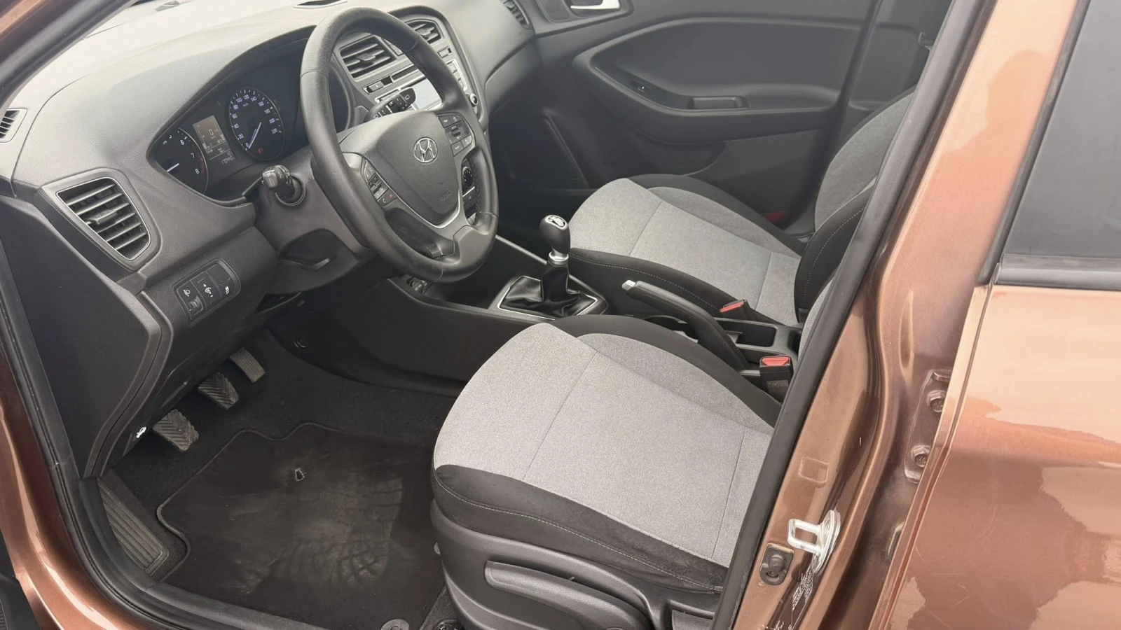 Hyundai I20 1, 2 бензин ЕВРО6, снимка 10 - Автомобили и джипове - 54542704