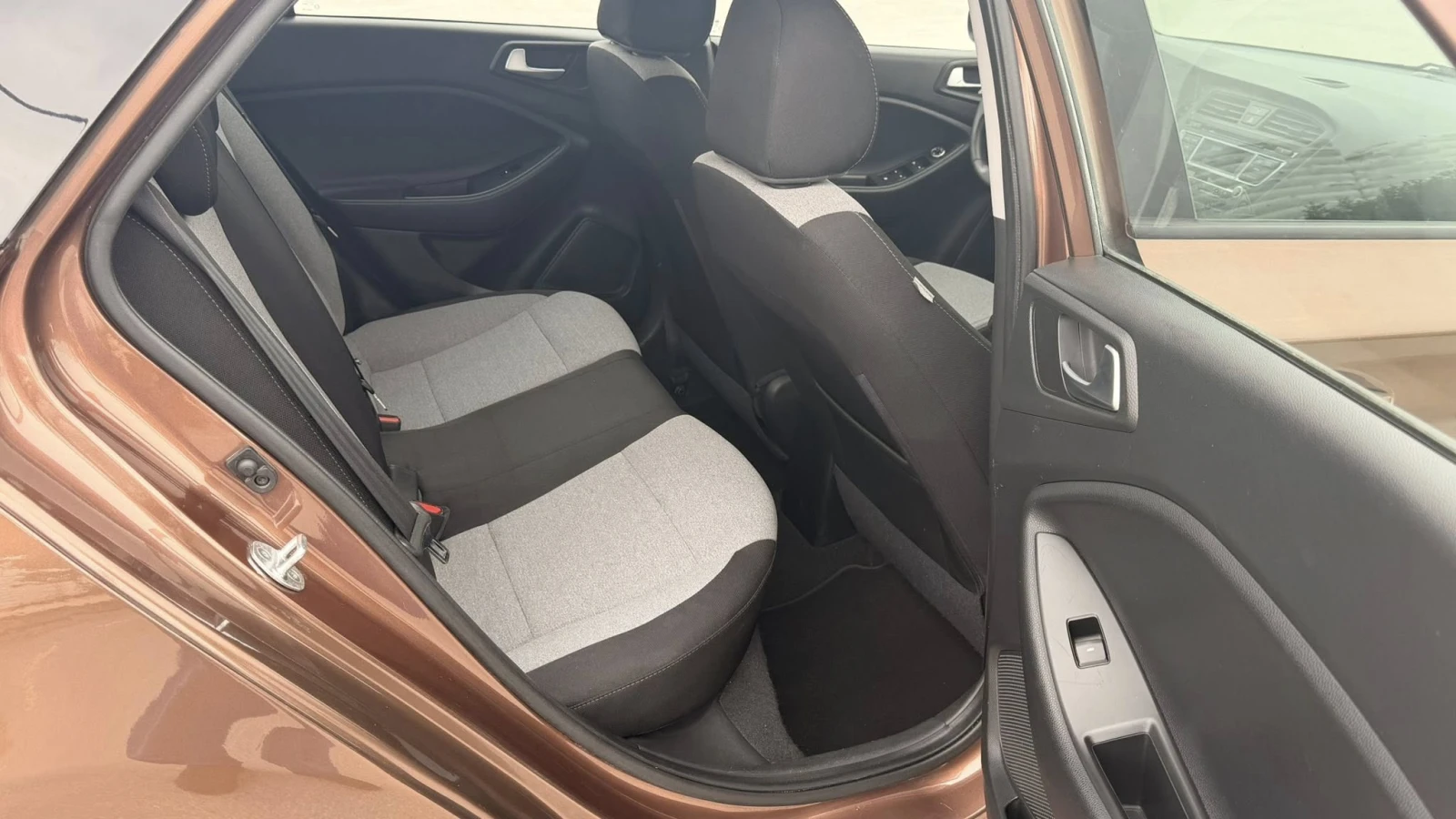 Hyundai I20 1, 2 бензин ЕВРО6, снимка 12 - Автомобили и джипове - 54542704