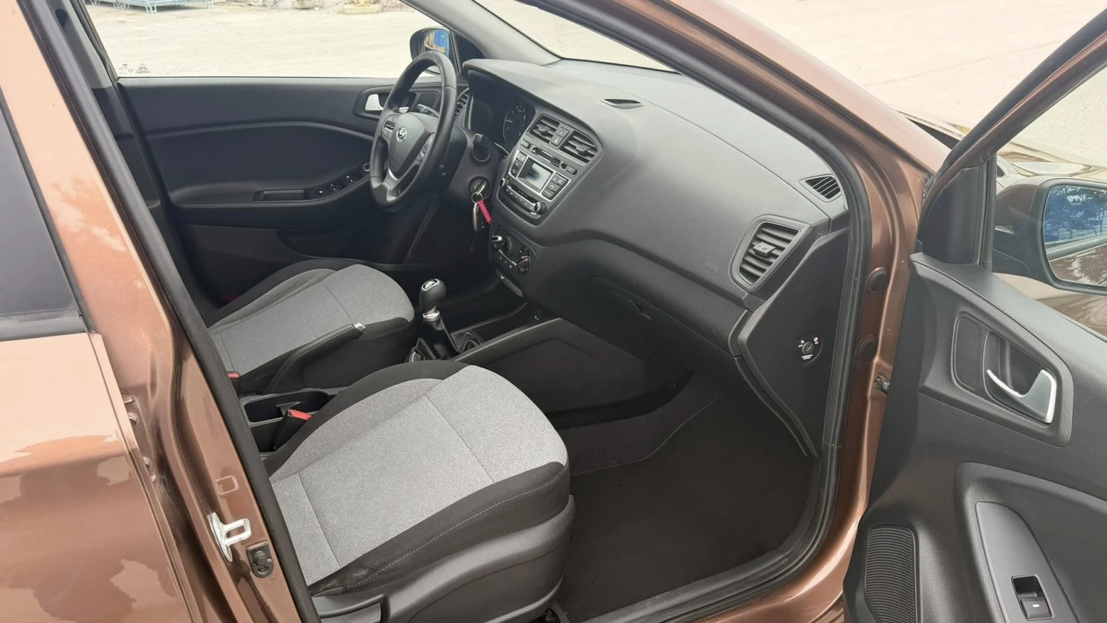 Hyundai I20 1, 2 бензин ЕВРО6, снимка 11 - Автомобили и джипове - 54542704