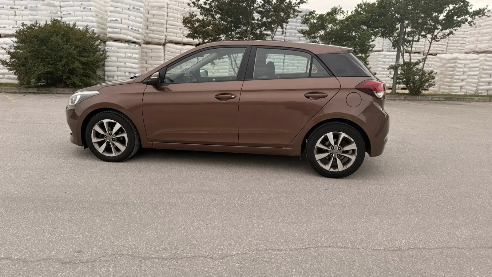Hyundai I20 1, 2 бензин ЕВРО6, снимка 6 - Автомобили и джипове - 54542704