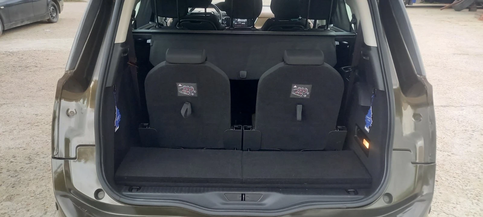 Citroen Grand C4 Picasso 2.0HDI/7-места/150к.с./225000км./Швейцария, снимка 13 - Автомобили и джипове - 54576363