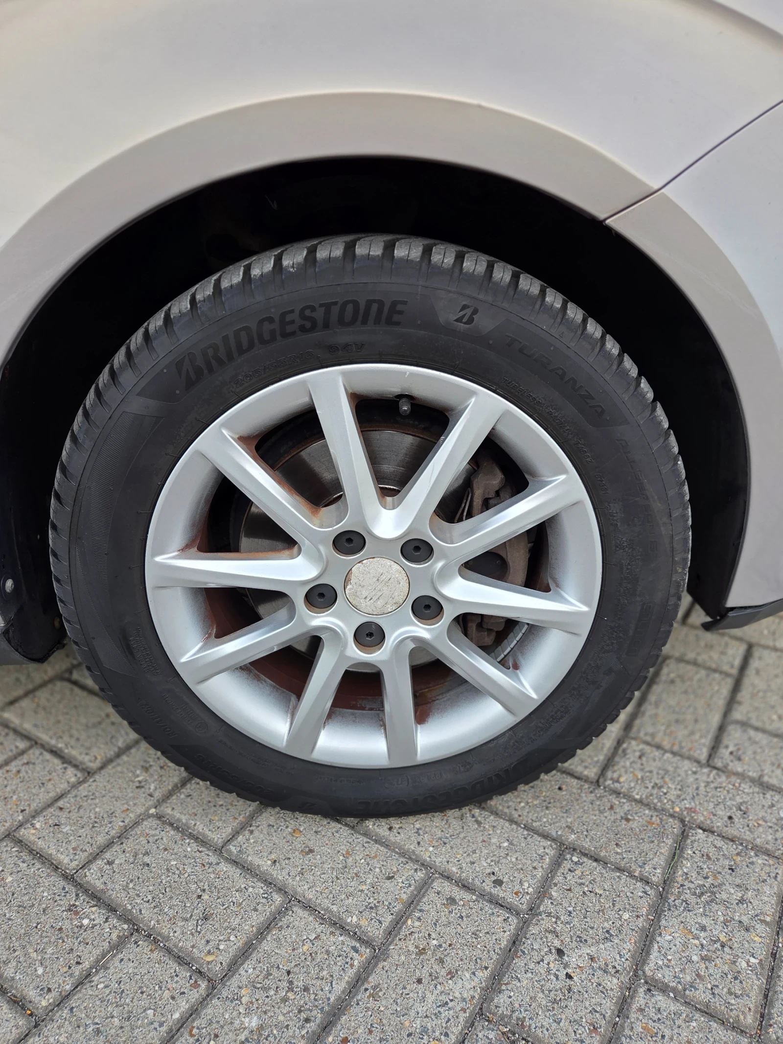 Seat Altea 1.6 TDI, снимка 13 - Автомобили и джипове - 54600982
