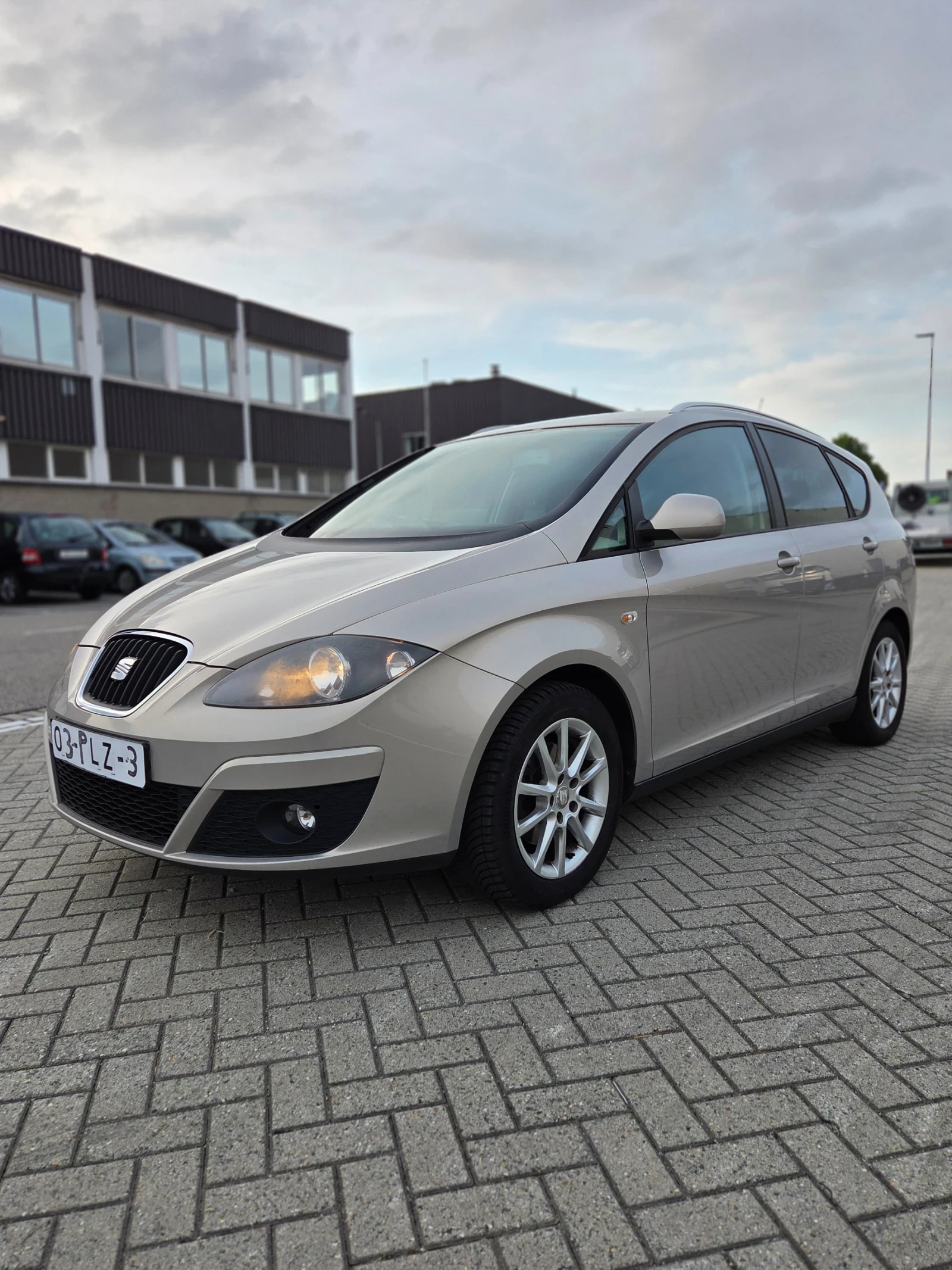 Seat Altea 1.6 TDI, снимка 4 - Автомобили и джипове - 54600982