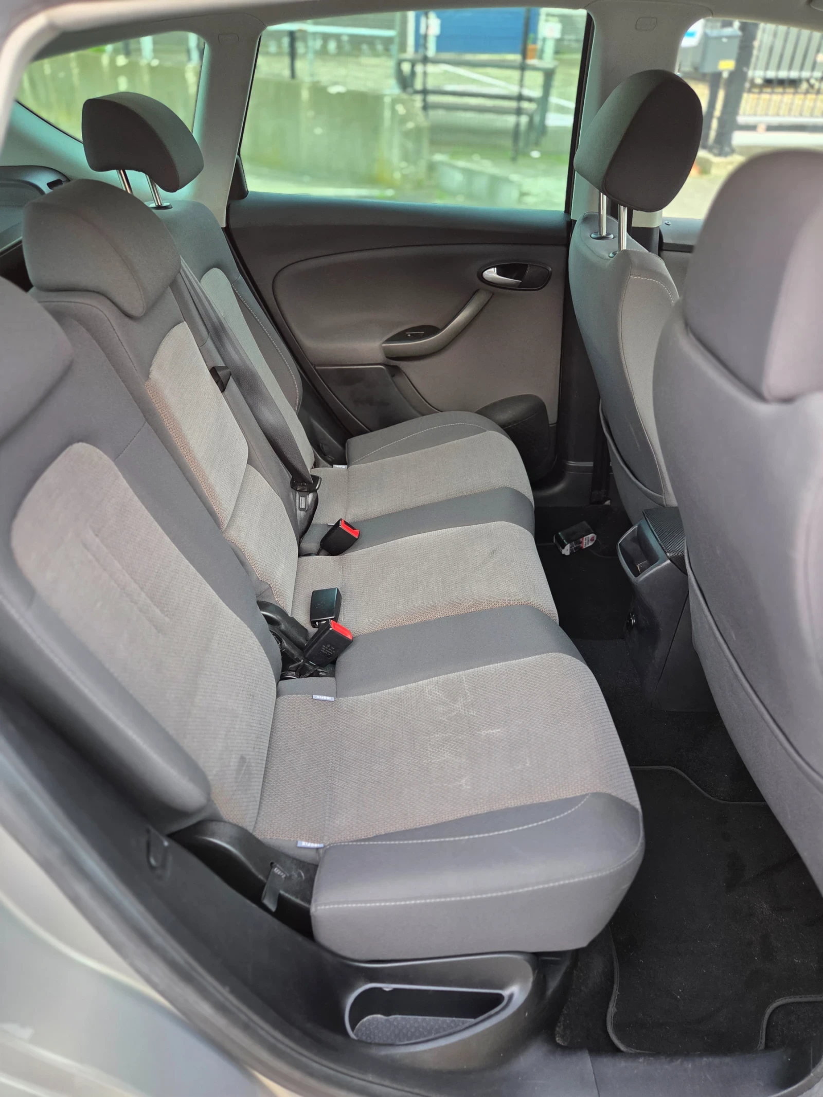 Seat Altea 1.6 TDI, снимка 9 - Автомобили и джипове - 54600982
