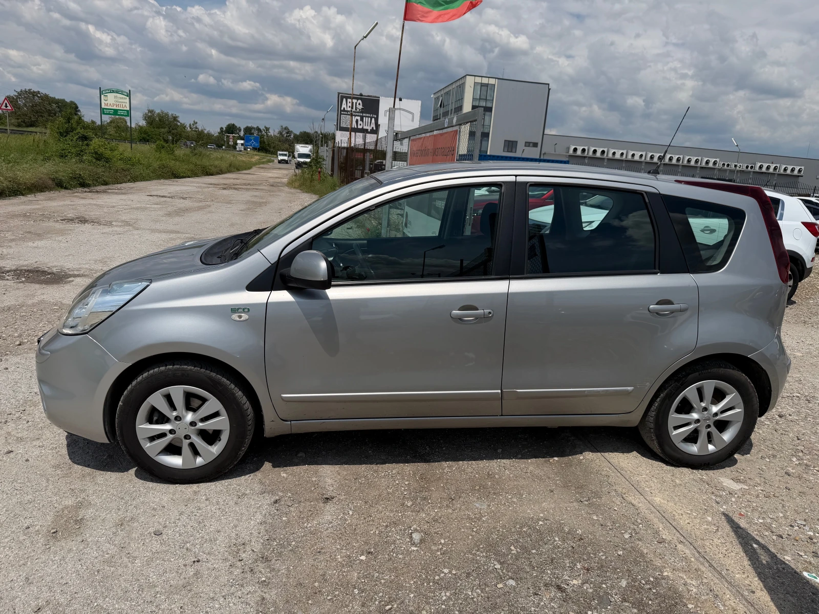Nissan Note 1.4 газ.инж., снимка 8 - Автомобили и джипове - 54619256