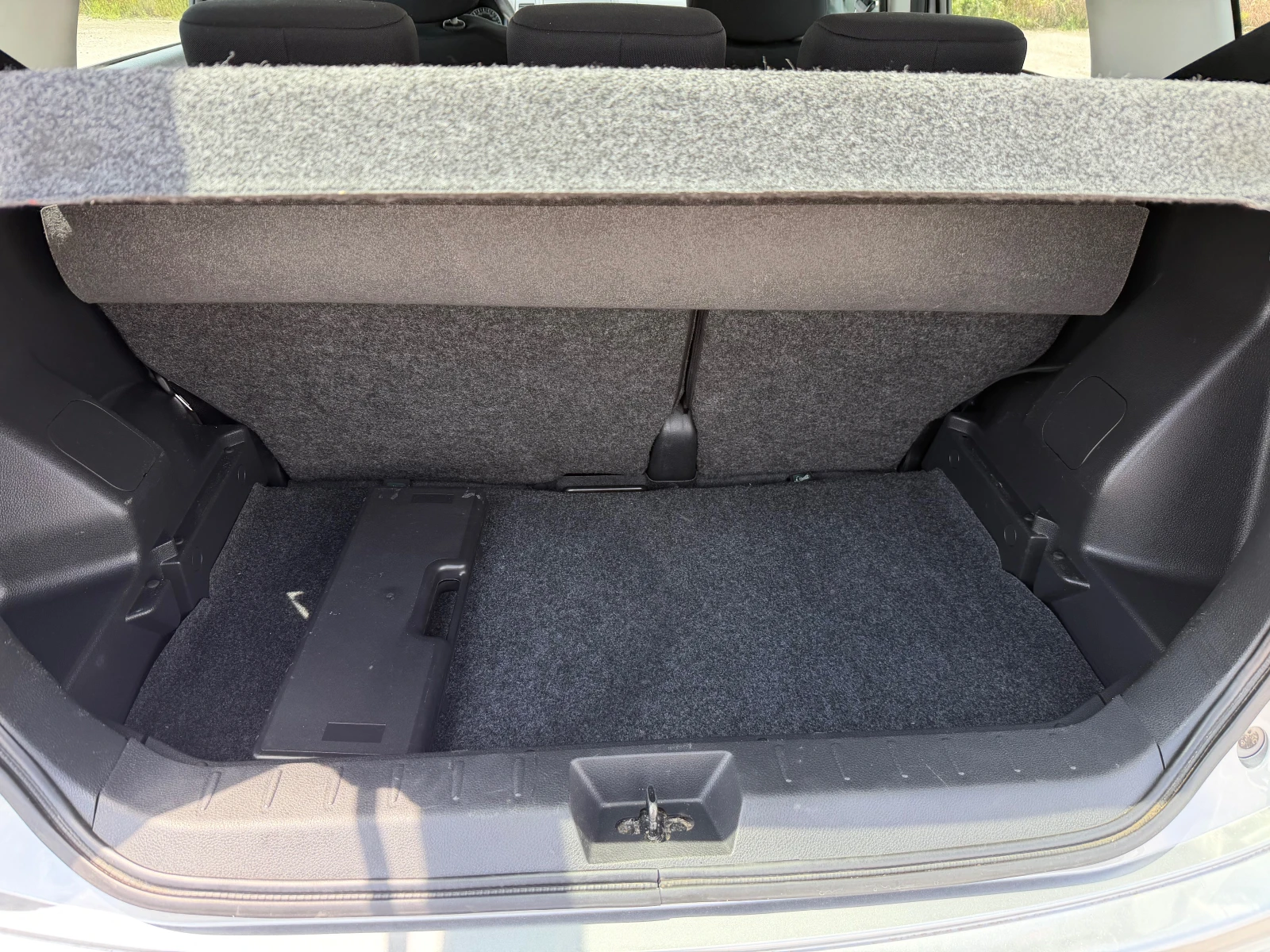 Nissan Note 1.4 газ.инж., снимка 17 - Автомобили и джипове - 54619256