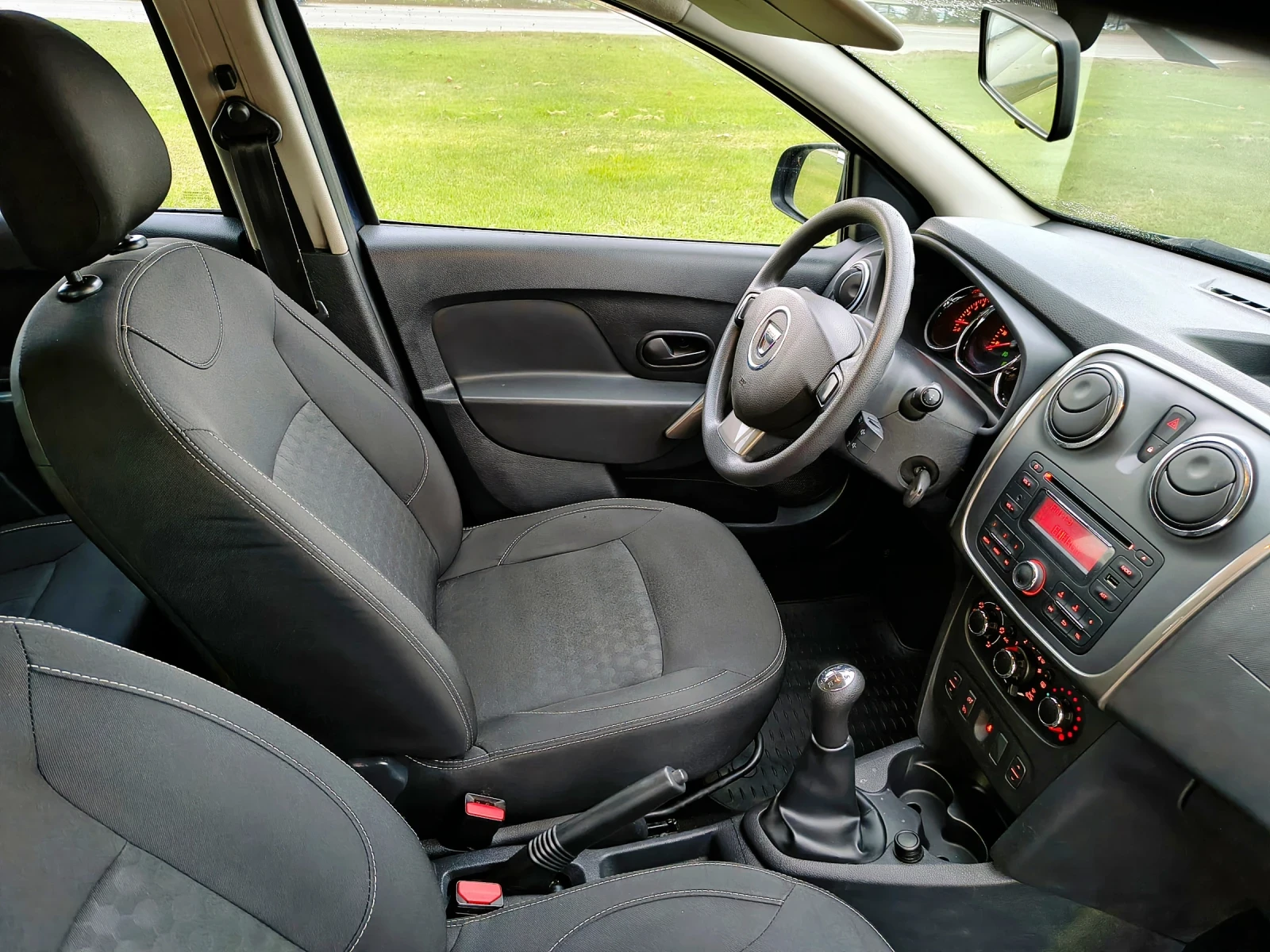 Dacia Sandero 1.2i 75к.с. Евро5, снимка 8 - Автомобили и джипове - 54980987