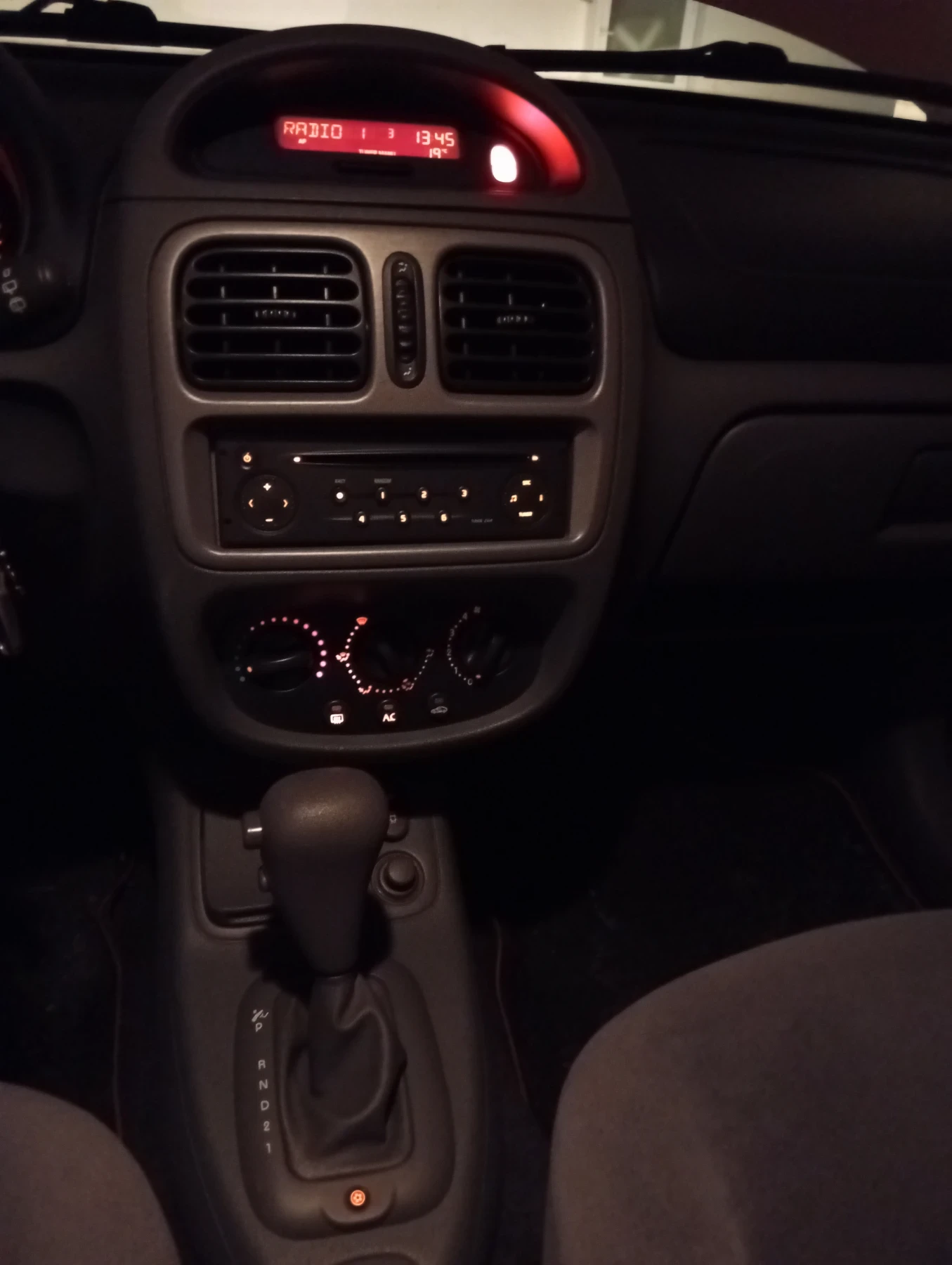 Renault Clio, снимка 10 - Автомобили и джипове - 55278759