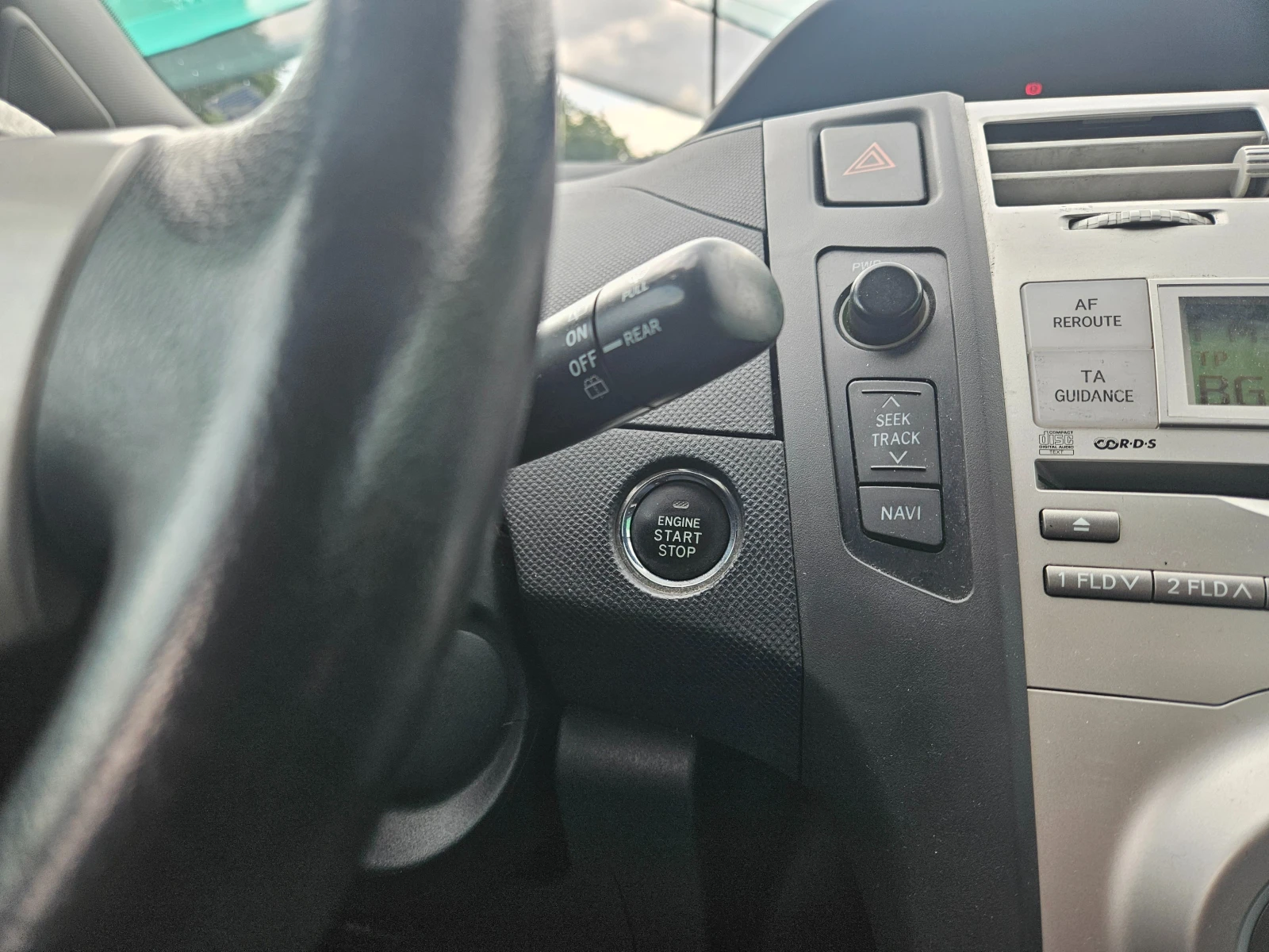 Toyota Yaris 1.4D4DKEYLESS Климатроник, снимка 12 - Автомобили и джипове - 55381886