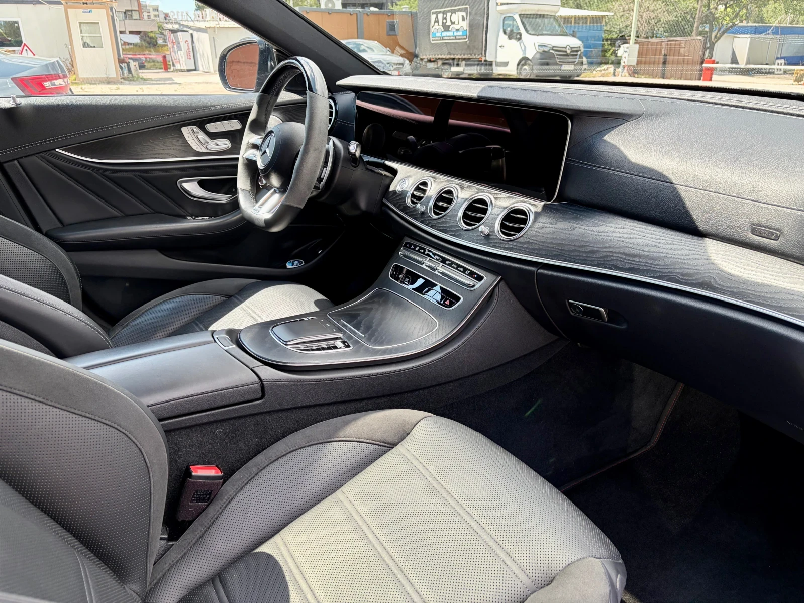 Mercedes-Benz E 53 AMG Burmester | Head-Up | Distronic | Massage, снимка 13 - Автомобили и джипове - 55451456