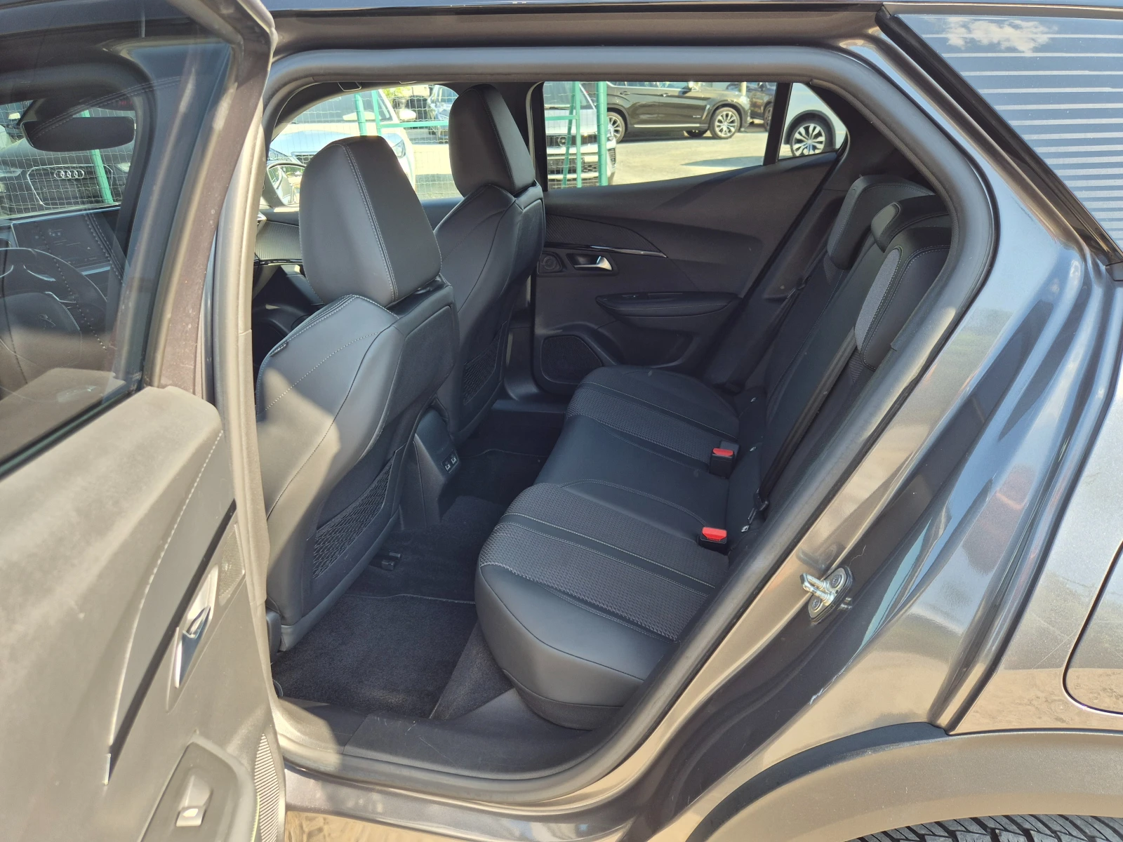 Peugeot 2008 1.5HDI GT-Line, снимка 12 - Автомобили и джипове - 55550451