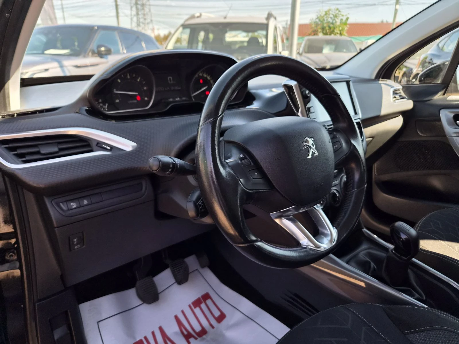 Peugeot 2008 1.6HDI-2017г-FACE LIFT, снимка 8 - Автомобили и джипове - 56338544