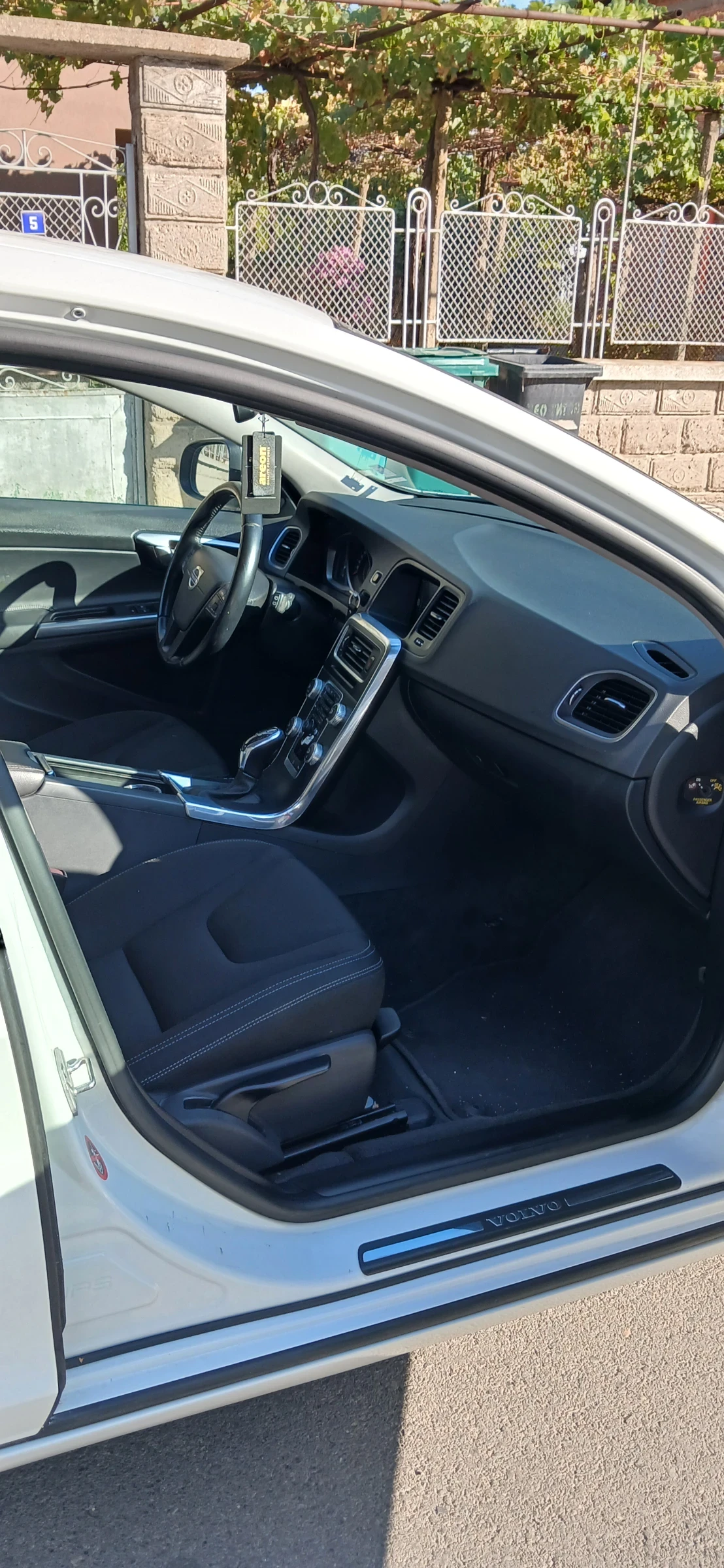 Volvo V60, снимка 8 - Автомобили и джипове - 56436106