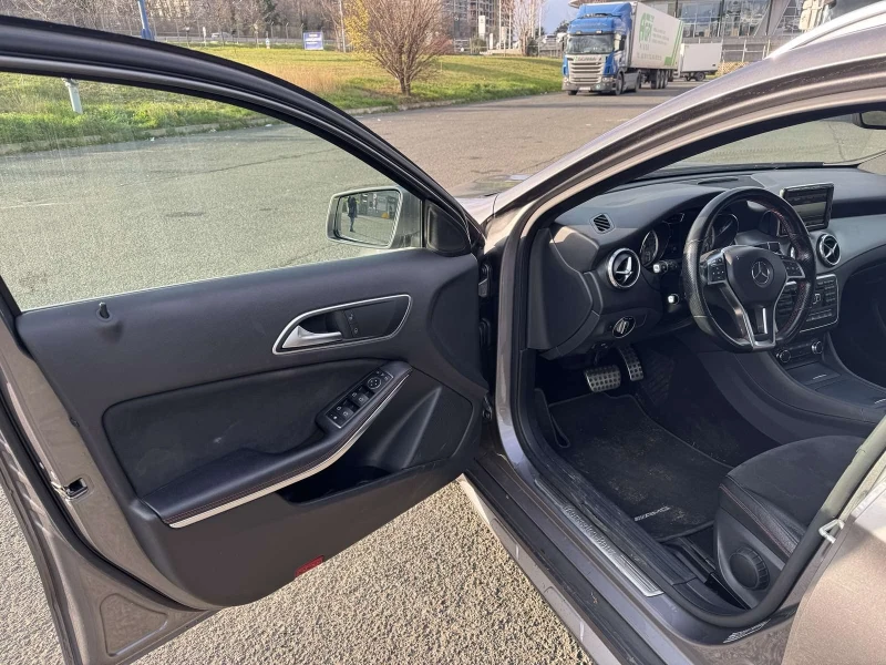 Mercedes-Benz GLA 220 CDI, снимка 9 - Автомобили и джипове - 52972447