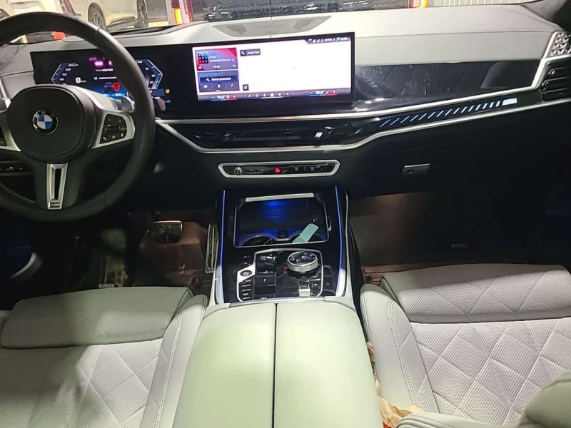 BMW X7 M60i xDrive| DISTRONIC| HUD| ОБДУХВАНЕ| ПОДГРЕВИ, снимка 7 - Автомобили и джипове - 53557346
