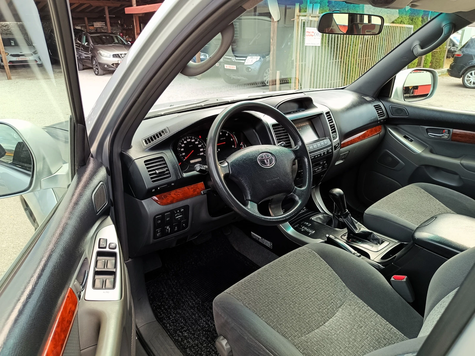 Toyota Land cruiser 3.0 D4D* АВТОМАТИК* 4Х4* БАВНИ* БЛОКАЖ* NAVI*  - изображение 8