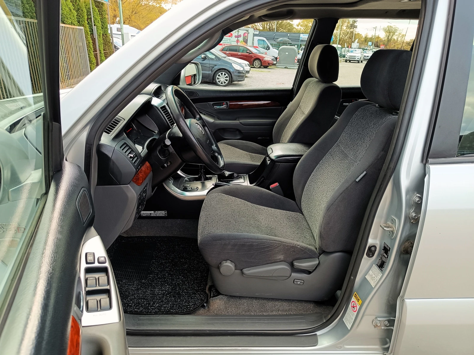 Toyota Land cruiser 3.0 D4D* АВТОМАТИК* 4Х4* БАВНИ* БЛОКАЖ* NAVI*  - изображение 9