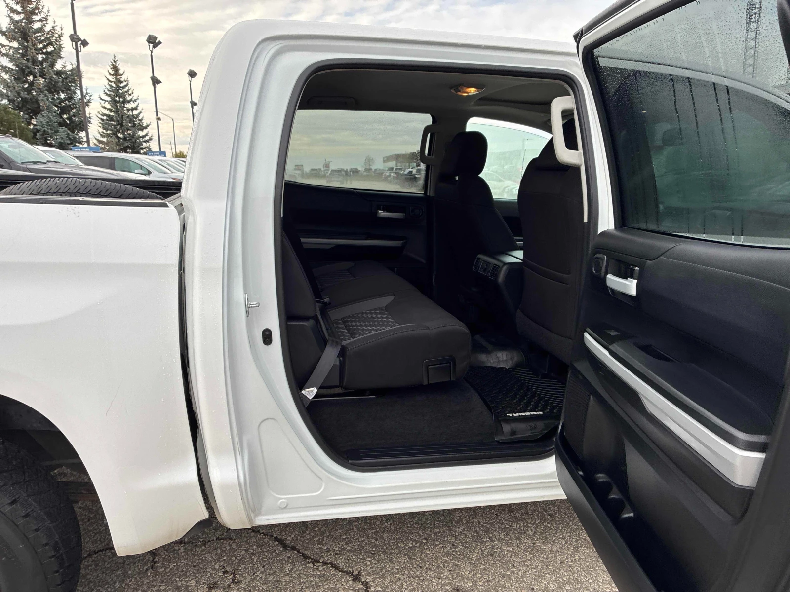 Toyota Tundra * CARFAX *    | Mobile.bg   13