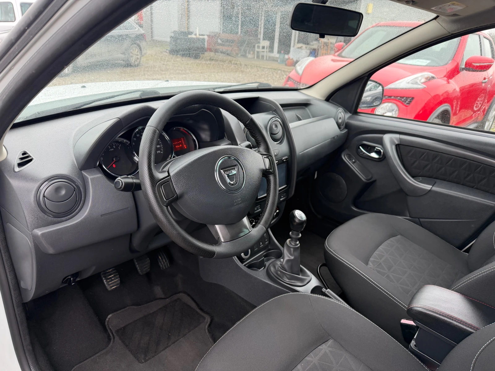 Dacia Duster 1.5 DCI 4X4 - изображение 10