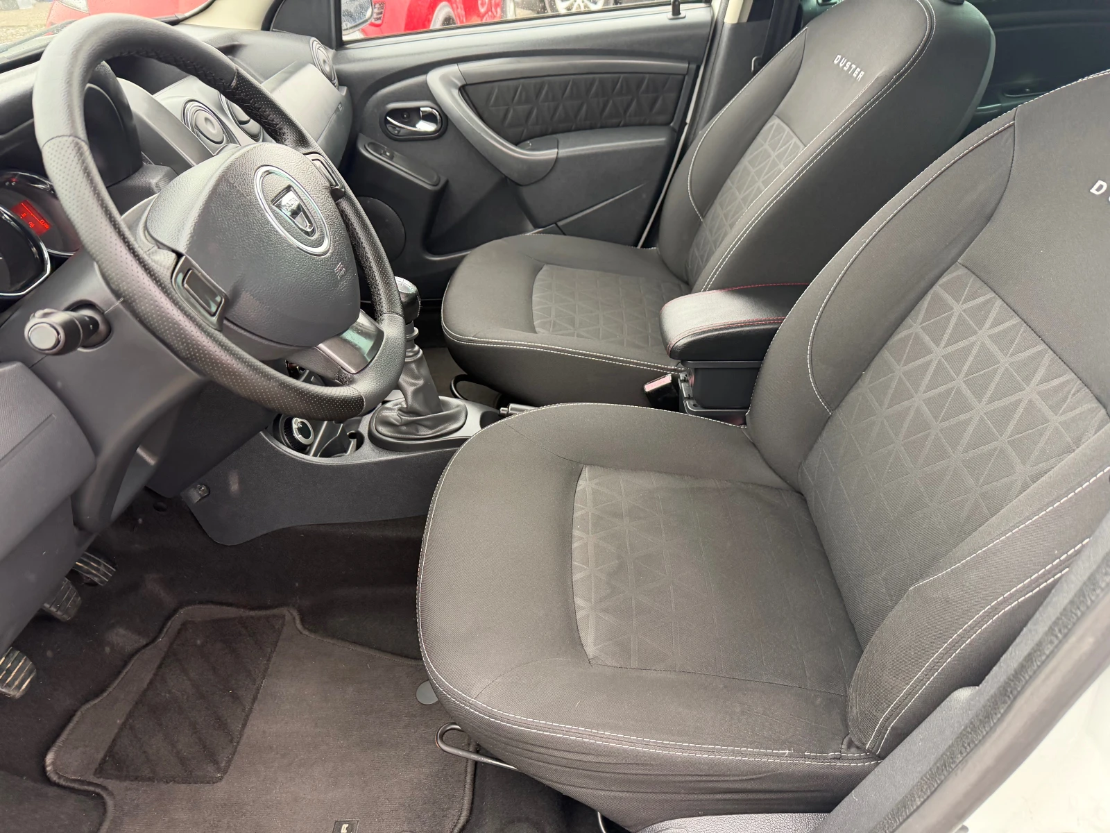 Dacia Duster 1.5 DCI 4X4 - изображение 9