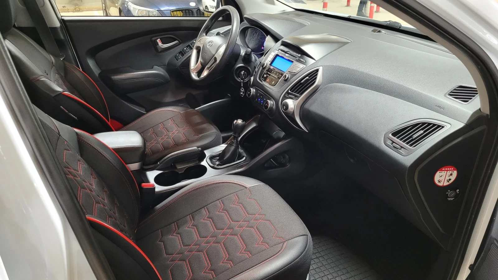 Hyundai IX35, снимка 10 - Автомобили и джипове - 53940275