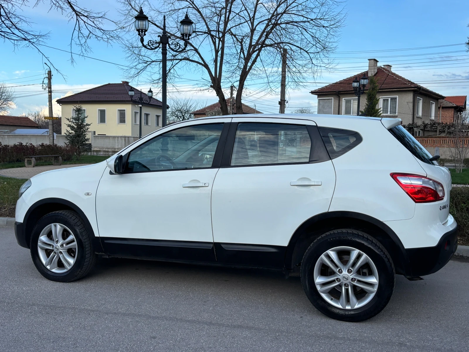 Nissan Qashqai 1.6 DCI, 4x4, FACELIFT, TOP, снимка 7 - Автомобили и джипове - 54009153