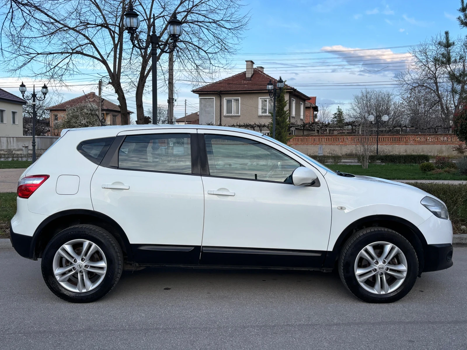 Nissan Qashqai 1.6 DCI, 4x4, FACELIFT, TOP, снимка 6 - Автомобили и джипове - 54009153