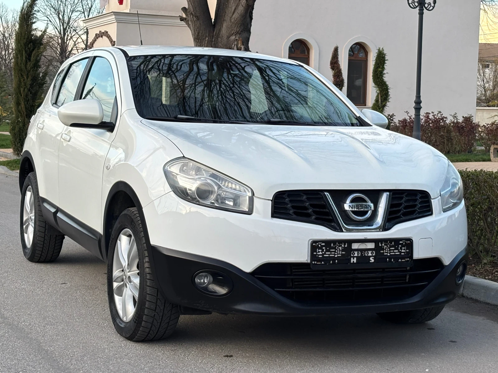 Nissan Qashqai 1.6 DCI, 4x4, FACELIFT, TOP, снимка 2 - Автомобили и джипове - 54009153