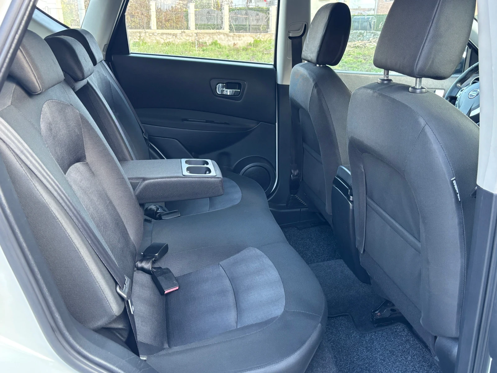 Nissan Qashqai 1.6 DCI, 4x4, FACELIFT, TOP, снимка 12 - Автомобили и джипове - 54009153