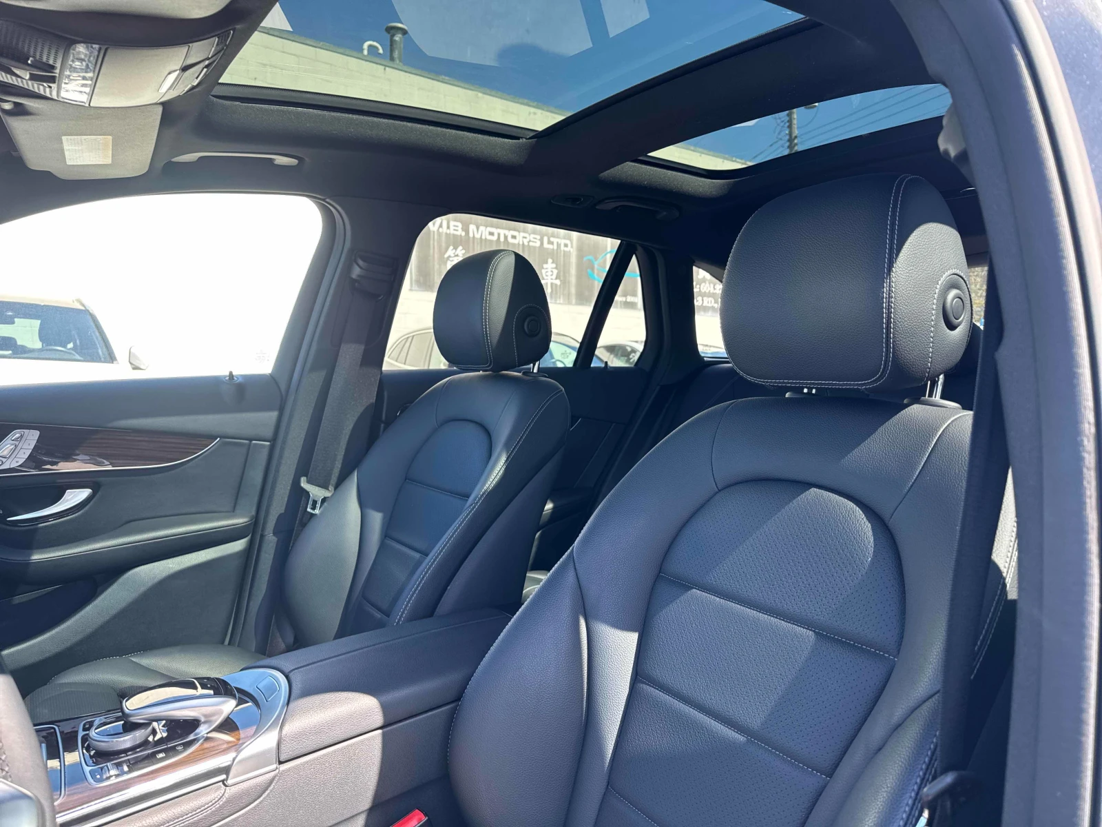 Mercedes-Benz GLC 300 * * CARFAX * * АВТО КРЕДИТ * * , снимка 8 - Автомобили и джипове - 54155983