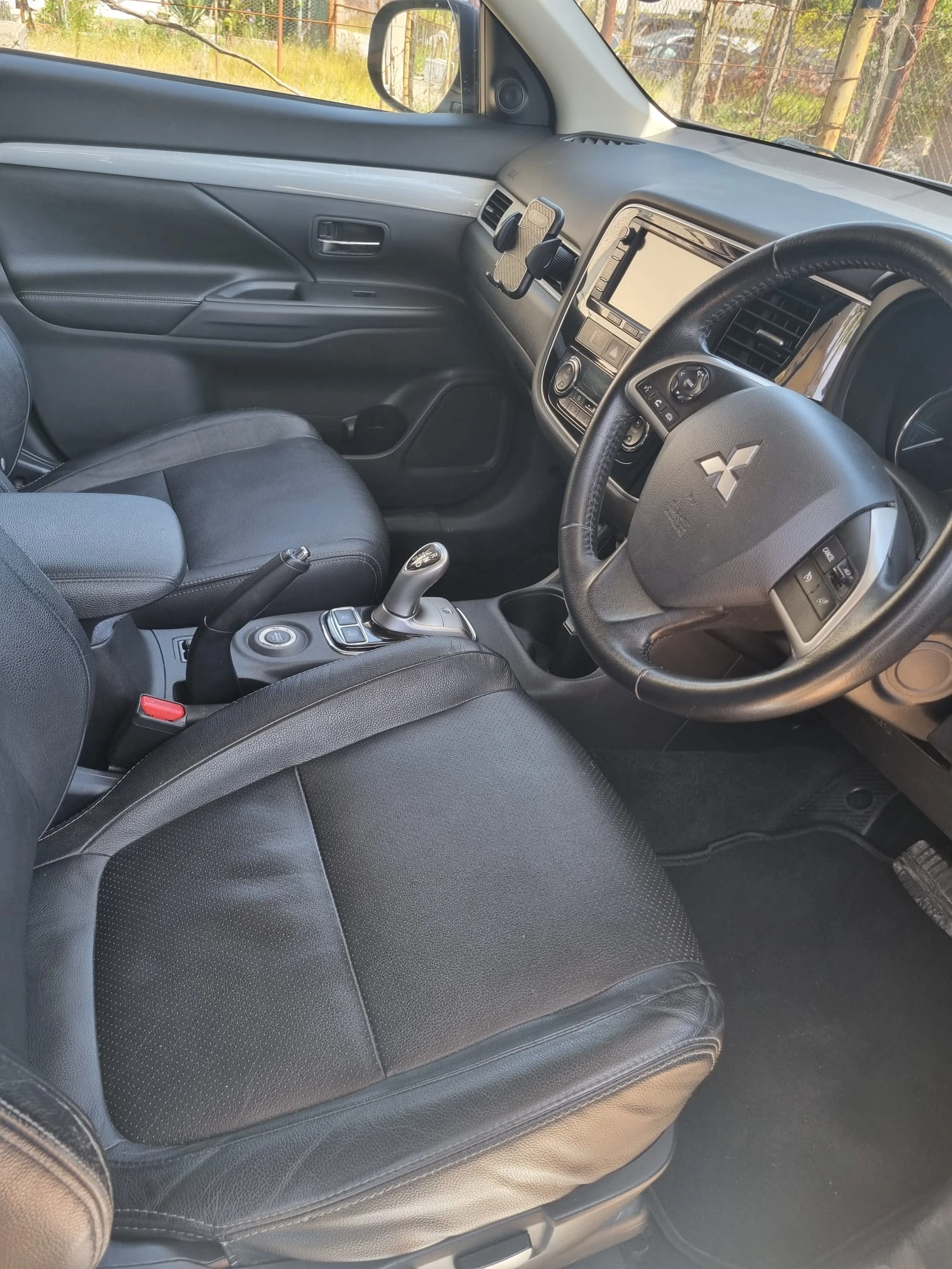 Mitsubishi Outlander, снимка 3 - Автомобили и джипове - 54604730