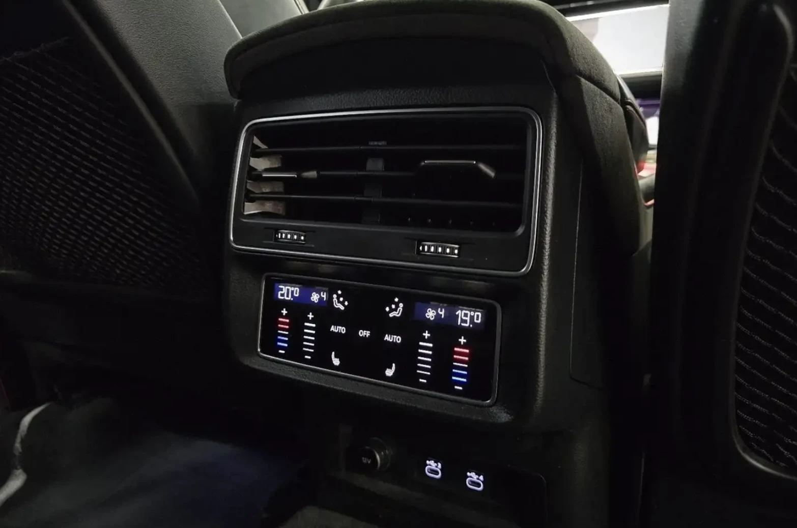Audi RSQ8 Bang & Olufsen* Virtual Cockpit Plus* Head-Up* , снимка 11 - Автомобили и джипове - 54968336
