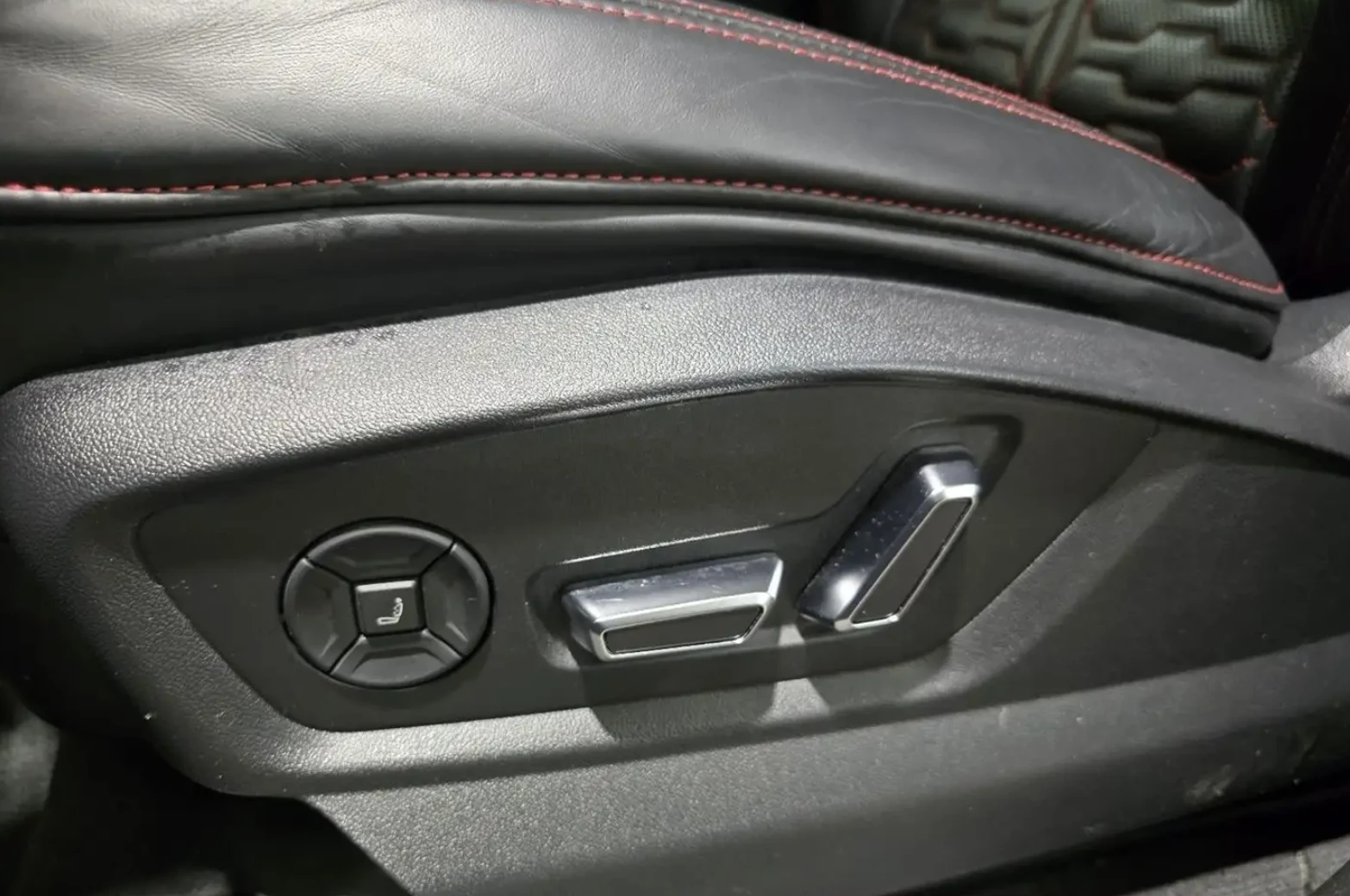 Audi RSQ8 Bang & Olufsen* Virtual Cockpit Plus* Head-Up* , снимка 10 - Автомобили и джипове - 54968336