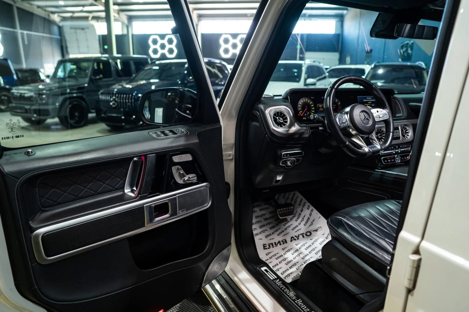 Mercedes-Benz G 500 4MATIC AMG LINE LED DESIGNO BURM 3XTV ЛИЗИНГ 100%, снимка 10 - Автомобили и джипове - 55340406