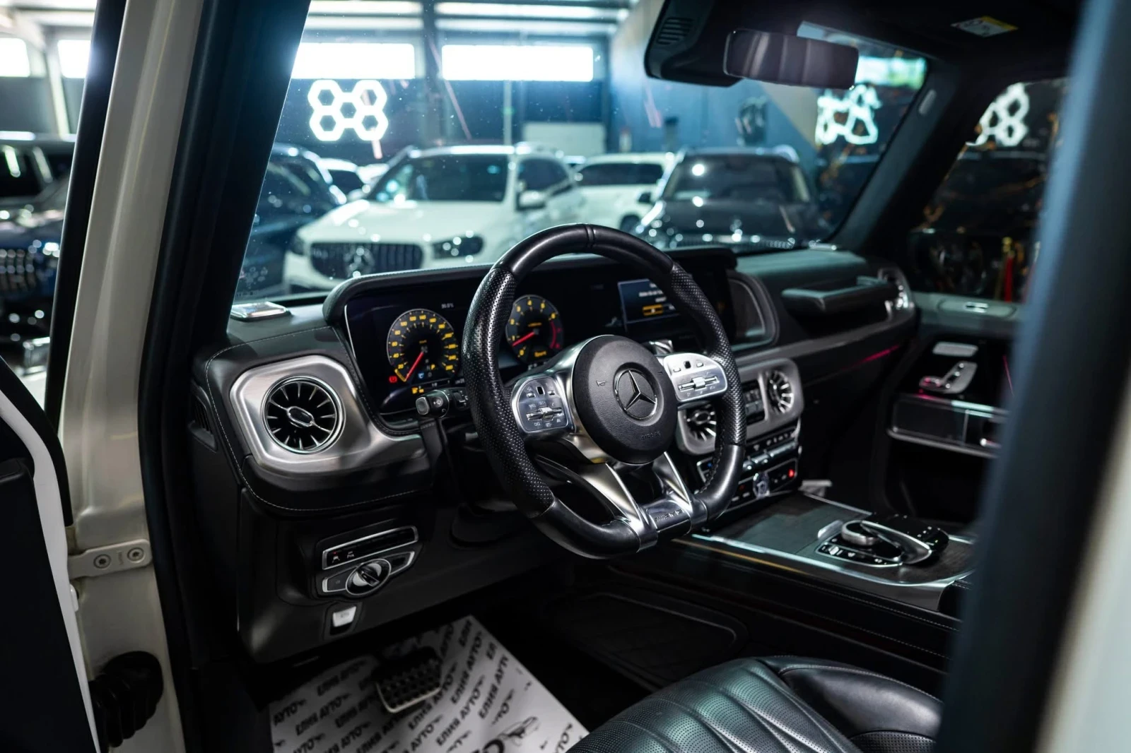 Mercedes-Benz G 500 4MATIC AMG LINE LED DESIGNO BURM 3XTV ЛИЗИНГ 100%, снимка 11 - Автомобили и джипове - 55340406