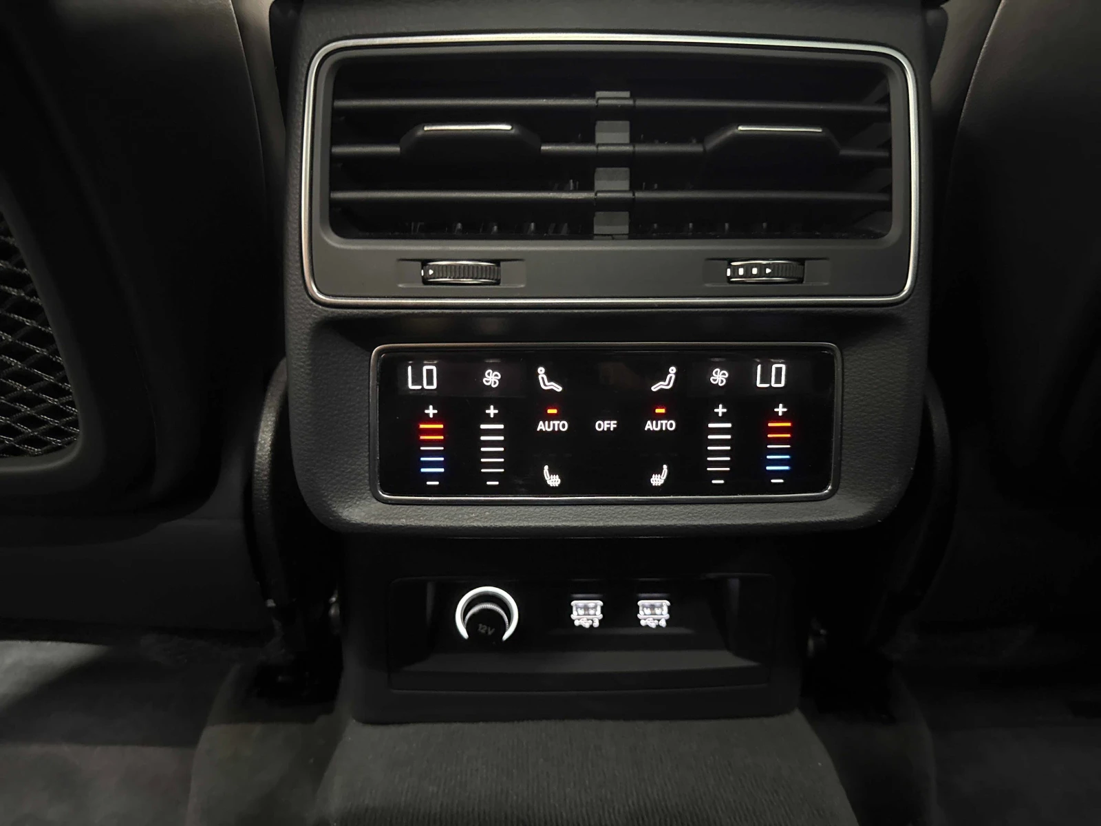 Audi Q8 QUATTRO* ОБДУХ* ПОДГРЕВ* 3D BANG&OLUFSEN* , снимка 14 - Автомобили и джипове - 55782512