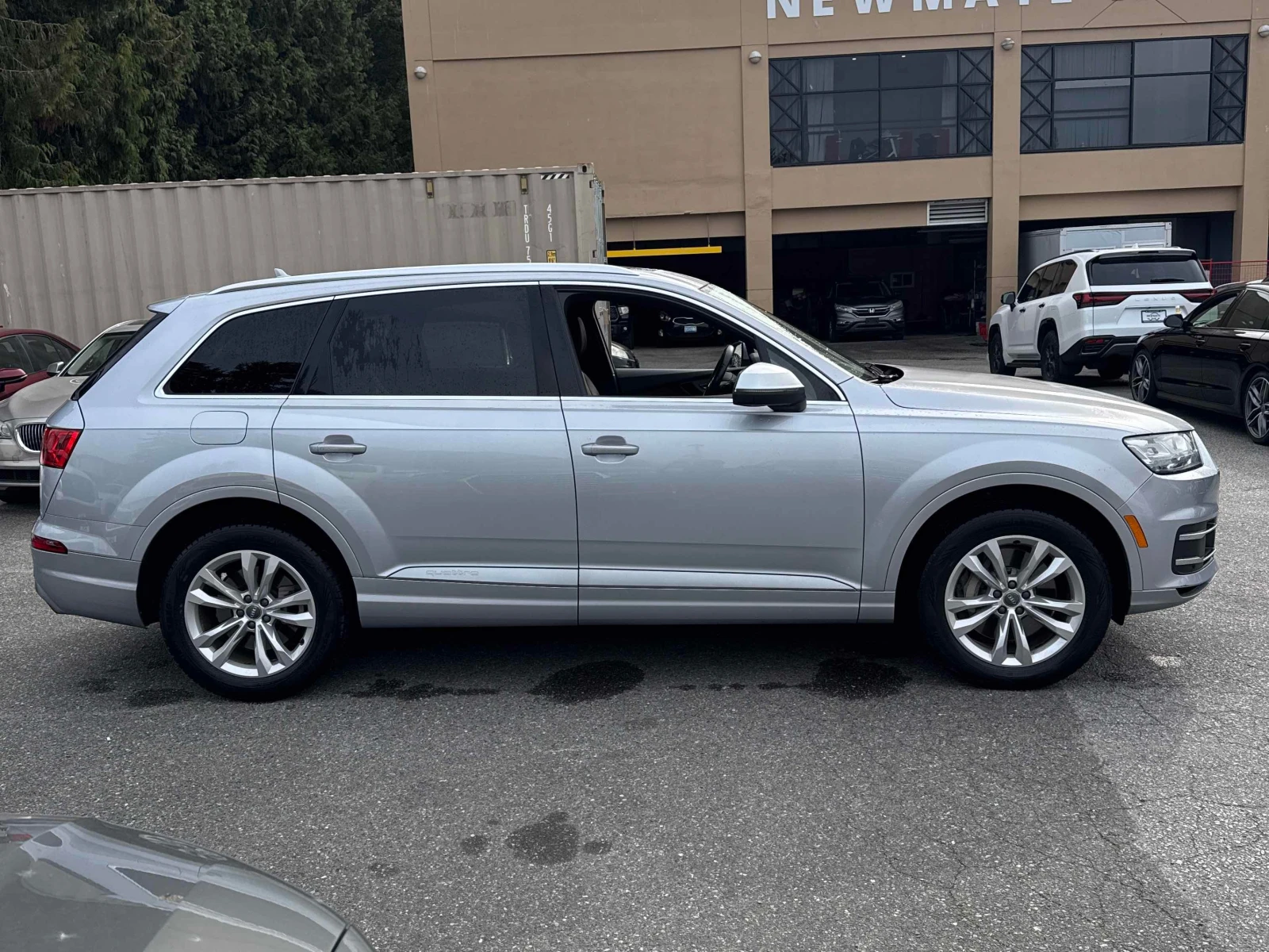 Audi Q7 * 3.0T Progressiv * АВТОКРЕДИТ БЕЗ ПЪРВОНАЧАЛНА, снимка 4 - Автомобили и джипове - 56035251