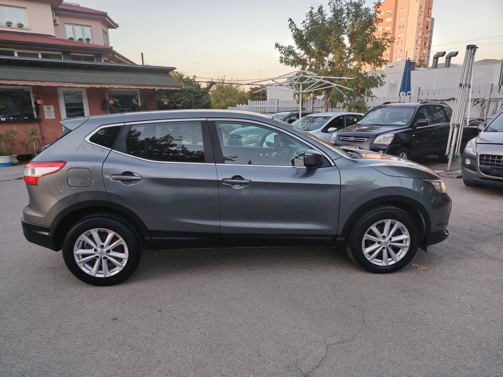 Nissan Qashqai 1.5 BARTER 110, снимка 4 - Автомобили и джипове - 56303017