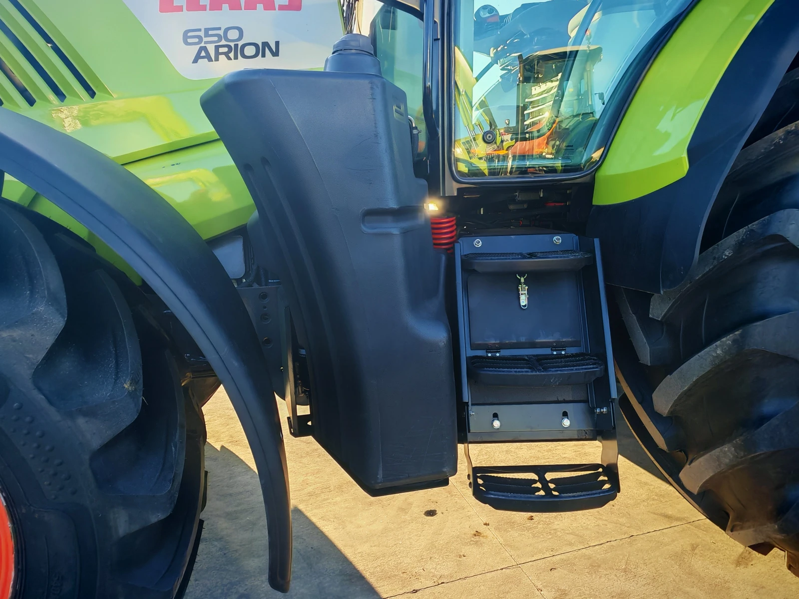 Трактор Claas Arion 650 лизинг с първоначална вноска 20% - изображение 9