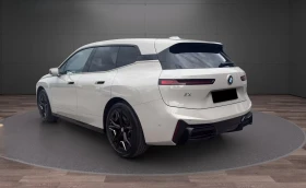 BMW iX xDrive45/ FACELIFT/ M SPORT/ ICONIC GLOW/ H&K/ 360, снимка 4