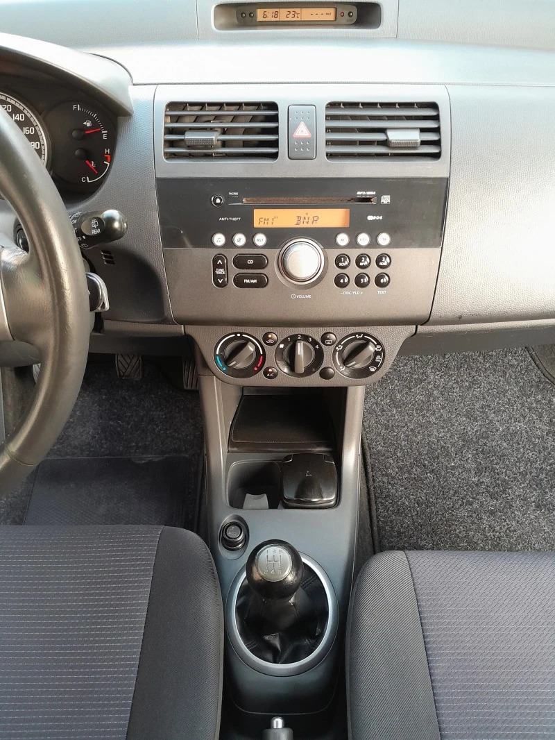 Suzuki Swift 1.3i 4Х4, снимка 13 - Автомобили и джипове - 42380714