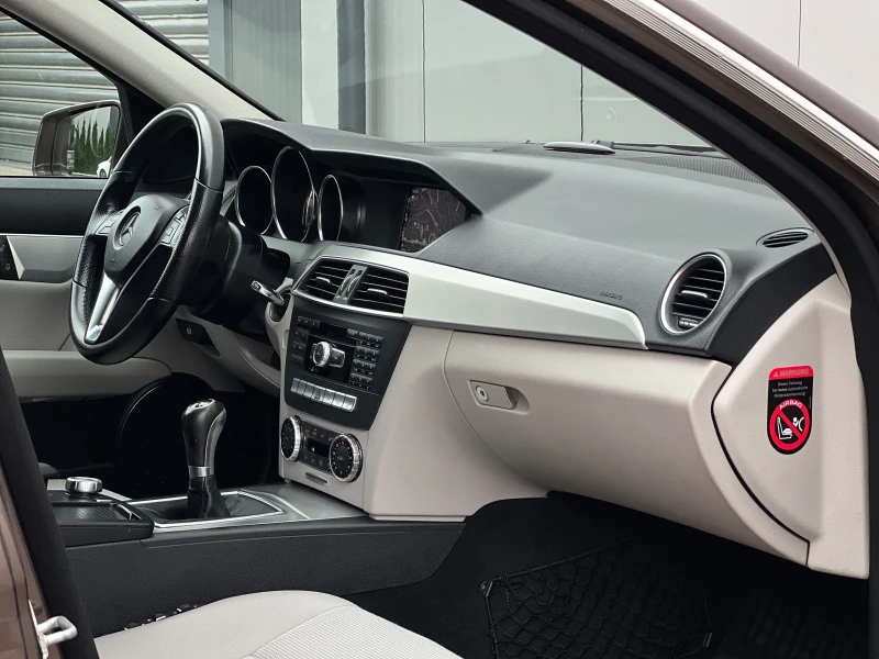 Mercedes-Benz C 220 AVANGARD/FACELIFT/2.2cdi/Кожа/НАЛИЧЕН!/Уникат/TOP, снимка 17 - Автомобили и джипове - 52582174
