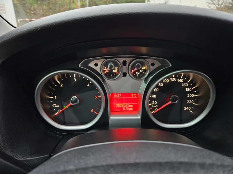 Ford Focus 1.6 HDI, евро 5! KeylessGO, Titanium, като нов!!, снимка 15 - Автомобили и джипове - 52633004