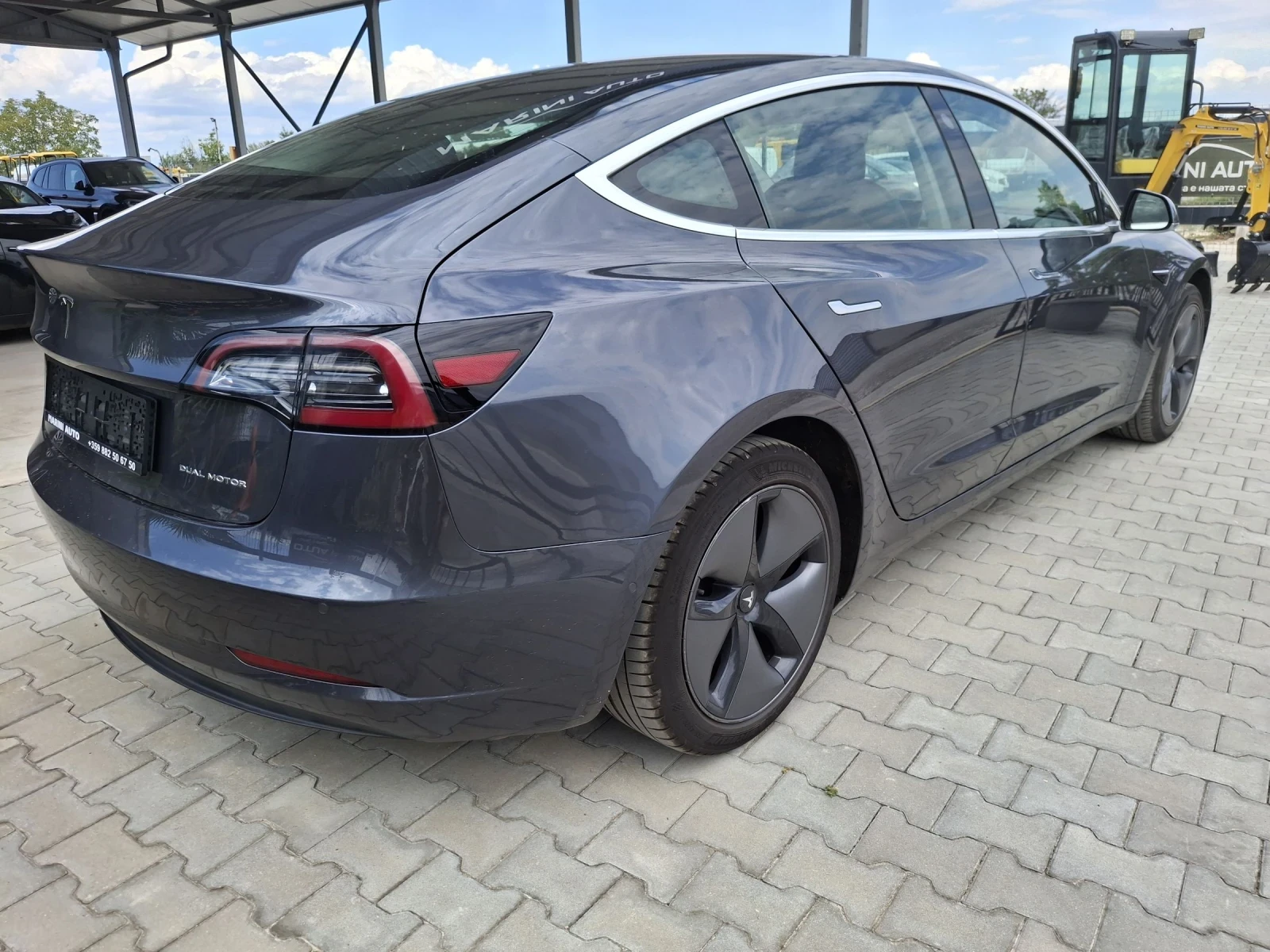 Tesla Model 3 AWD * * LongRange 80kw DualMotor Гаранция  - изображение 6
